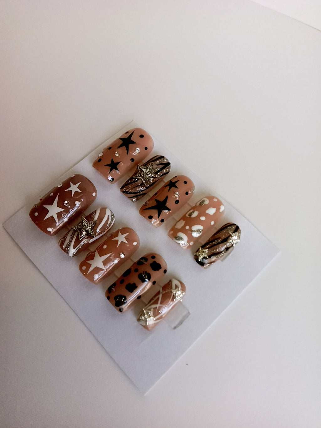Starry Nude Medium Square Press On stars nail set