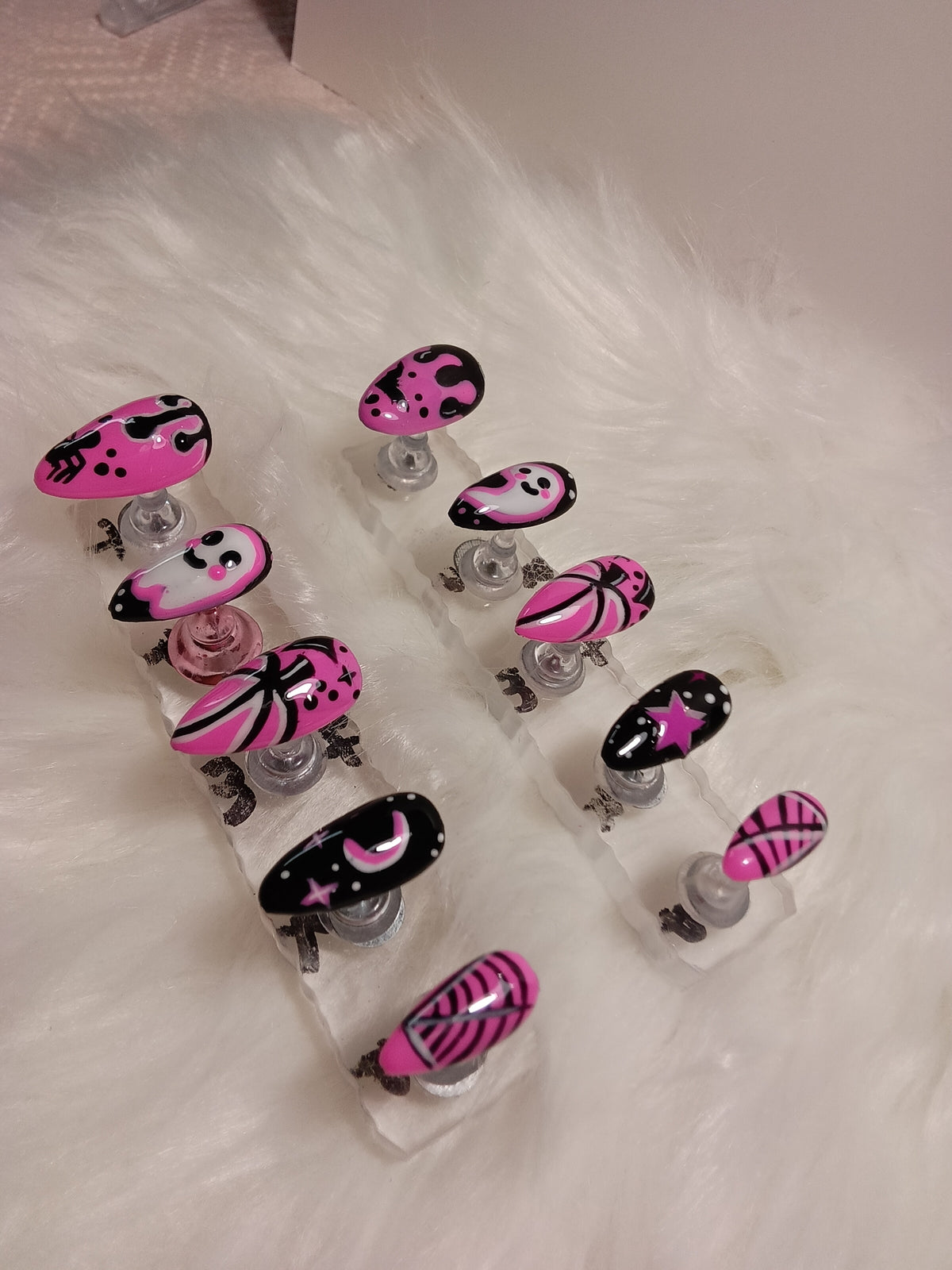 Cutsie Pink and Black Halloween Press On set