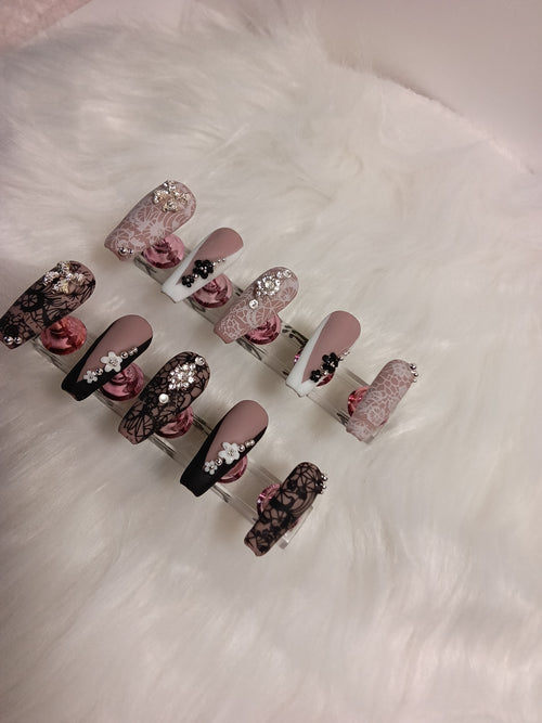 Elegant Matte Black and White Lace Press On nail set